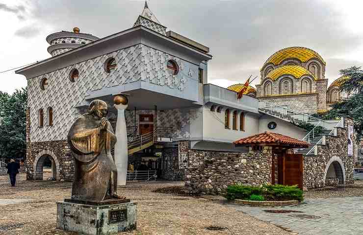 Statua di Madre Teresa di Calcutta, Skopje