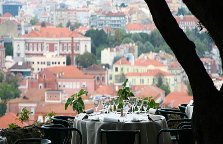 Ristorante con vista città a Lisbona