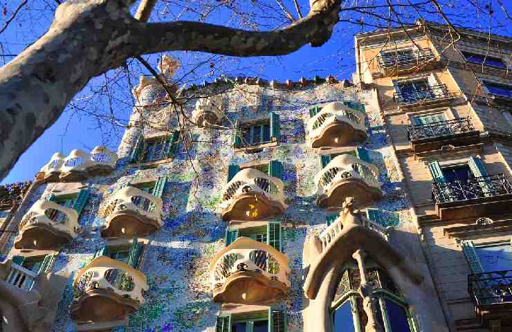 Facciata esterna Casa Battlò di Antoni Gaudì
