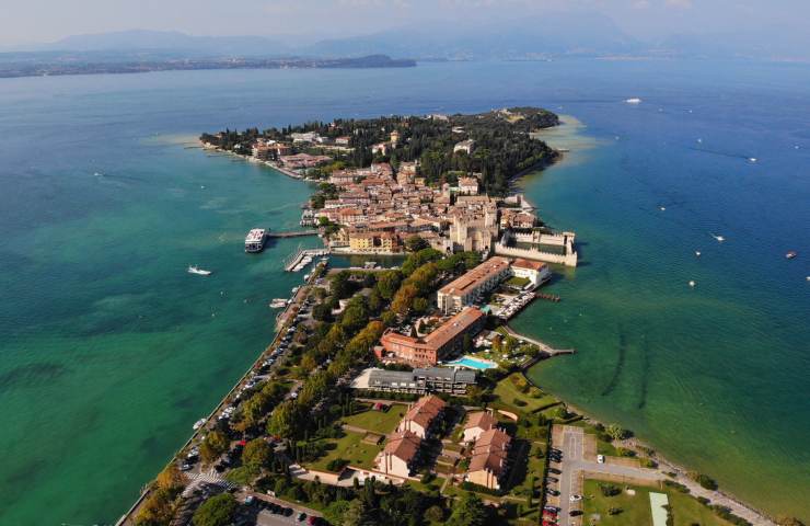 Uno scorcio del Lago di Garda visto dall'alto