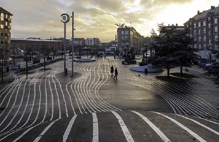 Il parco Superkilen di Copenaghen visto dalla collina