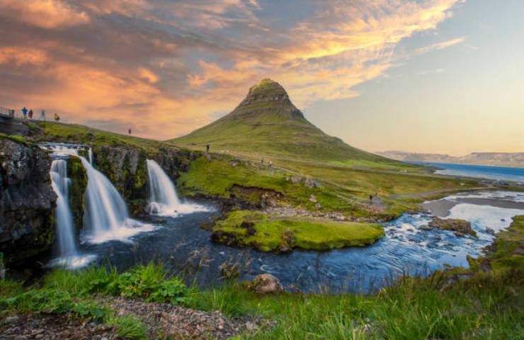 Paesaggio con cascate in Islanda