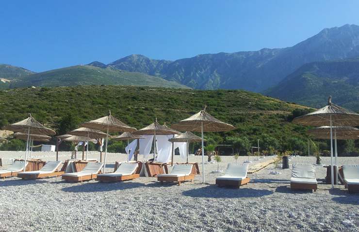 la spiaggia di Drymades, in Albania