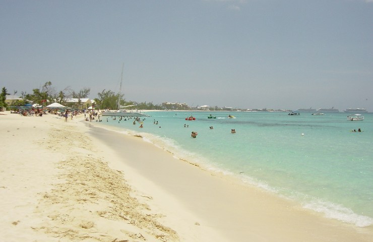 Seven Mile Beach è una delle spiagge più conosciute delle Isole Cayman