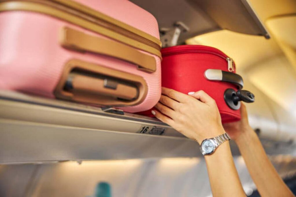 L'UE propone bagagli a mano gratis in aereo