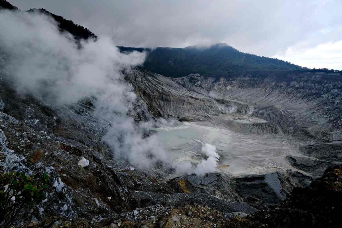 Lago vulcano indonesia.