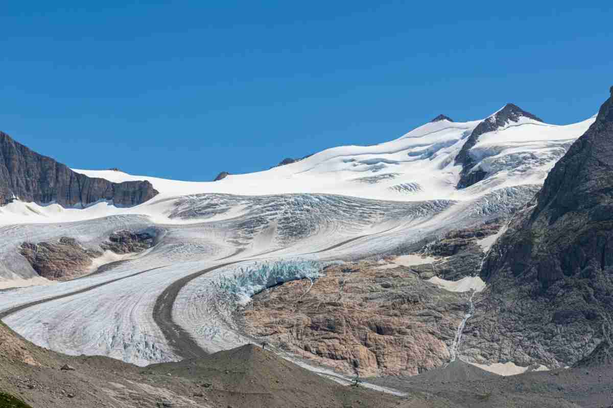 Marmolada: il ghiacciaio perde 7 metri in un anno e diventa un esempio di turismo sostenibile
