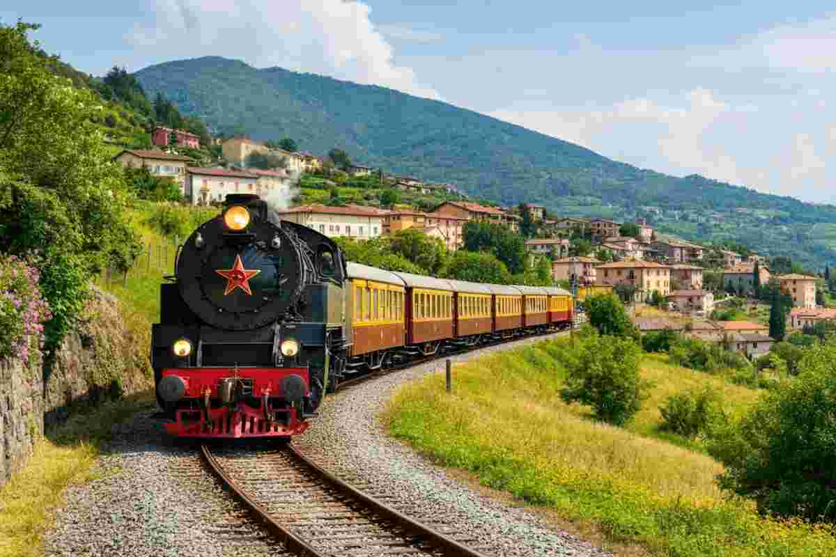 Scopri l'Italia in treno: gli itinerari storici da non perdere quest'estate