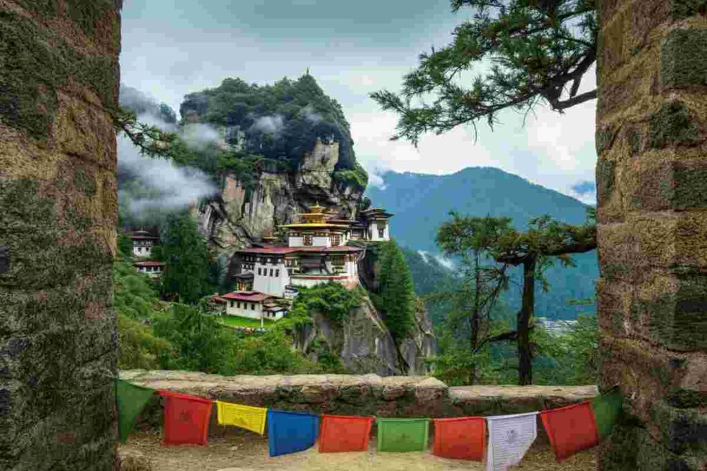 Scoprire il Bhutan: un'avventura a piedi nudi nel regno dove il karma guida il destino