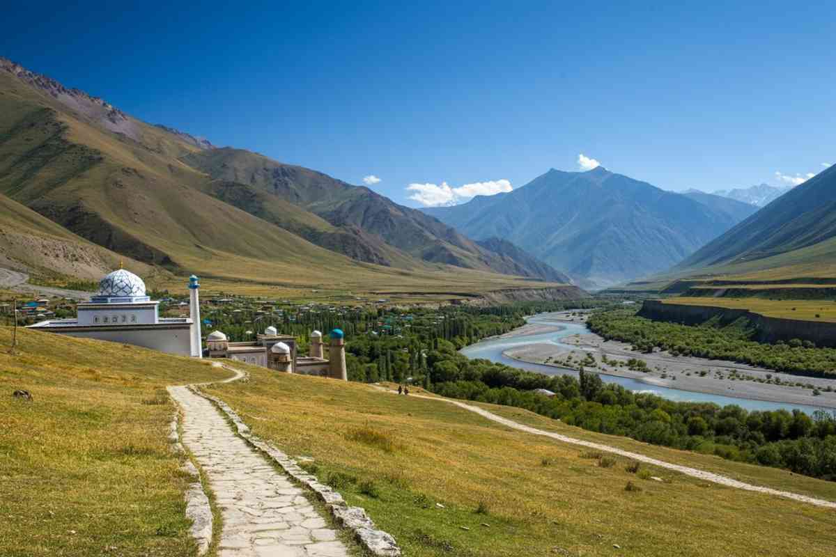 Scopri il fascino nascosto del Tajikistan: un viaggio indimenticabile nel cuore dell'Asia Centrale