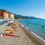 Riviera romagnola: un'estate di stranieri e il calo degli italiani